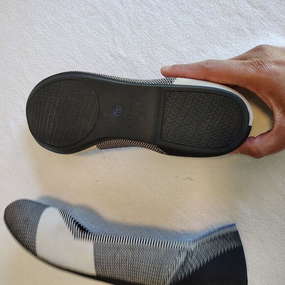 Rothy's Buffalo Plaid Flats Round Toe Captoe Black Cream Shoes Womens 9 Slip On - Picture 9 of 9